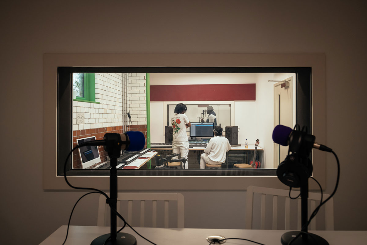 Links-Studios-JimStephenson-39-View-into-Control-Room-from-podcasting-studio